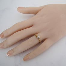 Carica l'immagine nel visualizzatore di Gallery, Antique 18ct Gold Diamond Solitaire Engagement Ring. - MercyMadge