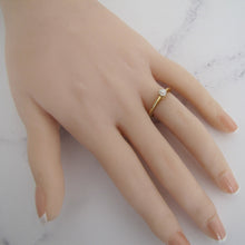 Carica l'immagine nel visualizzatore di Gallery, Antique 18ct Gold Diamond Solitaire Engagement Ring. - MercyMadge