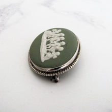 Cargar imagen en el visor de la galería, Sterling Silver Green Jasperware Cameo Brooch, Wedgwood 1969. - MercyMadge