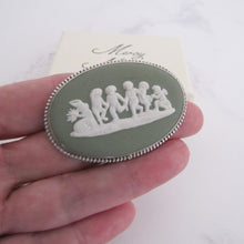 Cargar imagen en el visor de la galería, Sterling Silver Green Jasperware Cameo Brooch, Wedgwood 1969. - MercyMadge