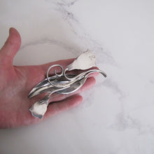 画像をギャラリービューアに読み込む, Massive Fred Davis Mexican Silver Carved Amethyst Tulip Brooch. - MercyMadge