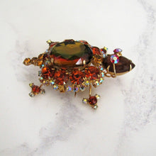 Charger l'image dans la galerie, Vintage Rhinestone Turtle Brooch by Juliana, Delizza And Elster, USA. - MercyMadge
