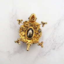 Charger l'image dans la galerie, Vintage Rhinestone Turtle Brooch by Juliana, Delizza And Elster, USA. - MercyMadge