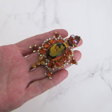 Charger l'image dans la galerie, Vintage Rhinestone Turtle Brooch by Juliana, Delizza And Elster, USA. - MercyMadge