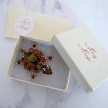Charger l'image dans la galerie, Vintage Rhinestone Turtle Brooch by Juliana, Delizza And Elster, USA. - MercyMadge