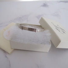 Lade das Bild in den Galerie-Viewer, Child's Vintage Silver Bracelet, Engraved Teddy Bears, Expanding, Adjustable. - MercyMadge