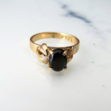 Cargar imagen en el visor de la galería, 1940's Retro 14ct Gold Black Star Sapphire Ring. - MercyMadge
