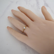 Carica l'immagine nel visualizzatore di Gallery, Antique 18ct Gold Diamond Solitaire Engagement Ring. - MercyMadge