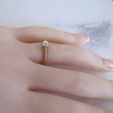 Carica l'immagine nel visualizzatore di Gallery, Antique 18ct Gold Diamond Solitaire Engagement Ring. - MercyMadge