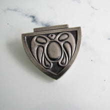 Cargar imagen en el visor de la galería, Art Nouveau Silver Shield Brooch, Stylised Moth - MercyMadge