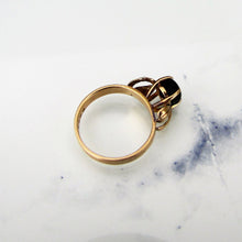Cargar imagen en el visor de la galería, 1940's Retro 14ct Gold Black Star Sapphire Ring. - MercyMadge