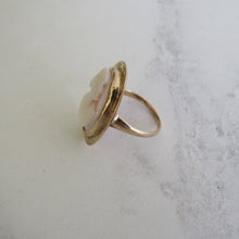 Carica l'immagine nel visualizzatore di Gallery, Antique 18ct Gold Coral Cameo Ring - MercyMadge