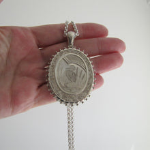 Cargar imagen en el visor de la galería, Victorian Aesthetic Engraved Silver Locket Necklace - MercyMadge