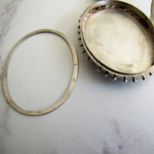 Cargar imagen en el visor de la galería, Victorian Aesthetic Engraved Silver Locket Necklace - MercyMadge