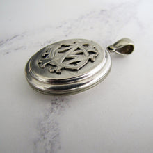 Charger l'image dans la galerie, Sterling Silver 'In Memory Of' Antique Mourning Locket - MercyMadge
