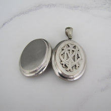 Charger l'image dans la galerie, Sterling Silver 'In Memory Of' Antique Mourning Locket - MercyMadge