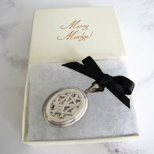 Charger l'image dans la galerie, Sterling Silver 'In Memory Of' Antique Mourning Locket - MercyMadge