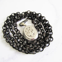 Charger l'image dans la galerie, Sterling Silver 'In Memory Of' Antique Mourning Locket - MercyMadge