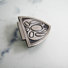 Cargar imagen en el visor de la galería, Art Nouveau Silver Shield Brooch, Stylised Moth - MercyMadge