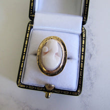 Carica l'immagine nel visualizzatore di Gallery, Antique 18ct Gold Coral Cameo Ring - MercyMadge