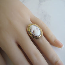Carica l'immagine nel visualizzatore di Gallery, Antique 18ct Gold Coral Cameo Ring - MercyMadge