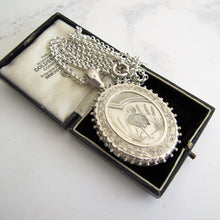 Cargar imagen en el visor de la galería, Victorian Aesthetic Engraved Silver Locket Necklace - MercyMadge