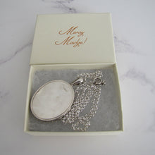 Cargar imagen en el visor de la galería, Victorian Aesthetic Engraved Silver Locket Necklace - MercyMadge