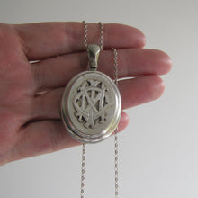 Charger l'image dans la galerie, Sterling Silver 'In Memory Of' Antique Mourning Locket - MercyMadge