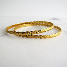 Carica l'immagine nel visualizzatore di Gallery, 22 Carat Yellow Gold Etruscan Engraved Bangles. - MercyMadge