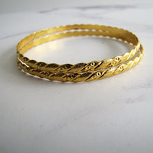 Carica l'immagine nel visualizzatore di Gallery, 22 Carat Yellow Gold Etruscan Engraved Bangles. - MercyMadge