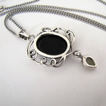 Cargar imagen en el visor de la galería, Vintage Whitby Jet Sterling Silver Pendant Necklace. - MercyMadge
