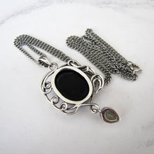 Cargar imagen en el visor de la galería, Vintage Whitby Jet Sterling Silver Pendant Necklace. - MercyMadge