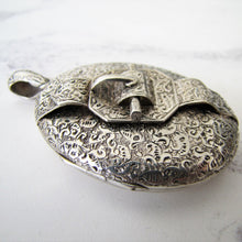 Cargar imagen en el visor de la galería, Victorian Aesthetic Engraved Silver Locket. - MercyMadge