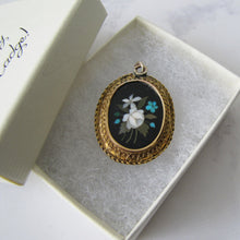 Cargar imagen en el visor de la galería, Victorian 15ct Gold Inlaid Pietra Dura Locket Pendant. - MercyMadge