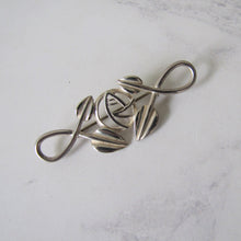 Cargar imagen en el visor de la galería, Vintage Carrick Silver Rennie Mackintosh Glasgow Rose Brooch. - MercyMadge