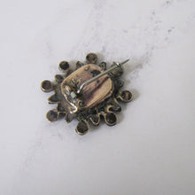 Cargar imagen en el visor de la galería, Georgian Vauxhall Glass Locket Brooch. - MercyMadge