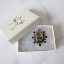 Cargar imagen en el visor de la galería, Georgian Vauxhall Glass Locket Brooch. - MercyMadge