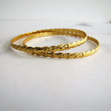 Carica l'immagine nel visualizzatore di Gallery, 22 Carat Yellow Gold Etruscan Engraved Bangles. - MercyMadge