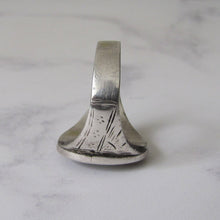 Cargar imagen en el visor de la galería, Mens Victorian 935 Silver Intaglio Ring. - MercyMadge