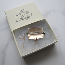 Cargar imagen en el visor de la galería, Antique Victorian 9ct Gold & Enamel Mourning Brooch. Engraved E.C. Morgan, Class Of 1865. - MercyMadge