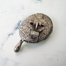 Cargar imagen en el visor de la galería, Victorian Aesthetic Engraved Silver Locket. - MercyMadge