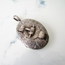 Cargar imagen en el visor de la galería, Victorian Aesthetic Engraved Silver Locket. - MercyMadge