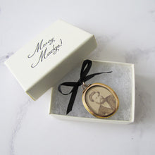 Cargar imagen en el visor de la galería, Victorian 15ct Gold Inlaid Pietra Dura Locket Pendant. - MercyMadge
