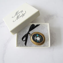 Cargar imagen en el visor de la galería, Victorian 15ct Gold Inlaid Pietra Dura Locket Pendant. - MercyMadge