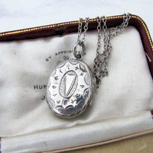 Cargar imagen en el visor de la galería, Victorian Silver Locket Necklace, Engraved Forget Me Nots, Irish Harp - MercyMadge