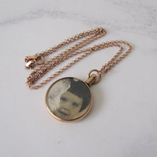 Cargar imagen en el visor de la galería, Antique 9ct Rose Gold Locket Necklace. Edwardian Portrait Locket, Chester Hallmarks. - MercyMadge
