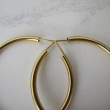 Charger l'image dans la galerie, Italian 18ct Yellow Gold Large Hoop Earrings - MercyMadge