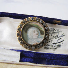Cargar imagen en el visor de la galería, Antique French Paste Portrait Brooch, Georgian Lady - MercyMadge