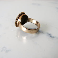 Lade das Bild in den Galerie-Viewer, Victorian 9ct Gold Signet Ring, Gem Set Engraved Bee. - MercyMadge