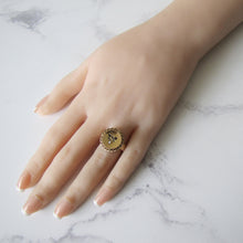 Lade das Bild in den Galerie-Viewer, Victorian 9ct Gold Signet Ring, Gem Set Engraved Bee. - MercyMadge